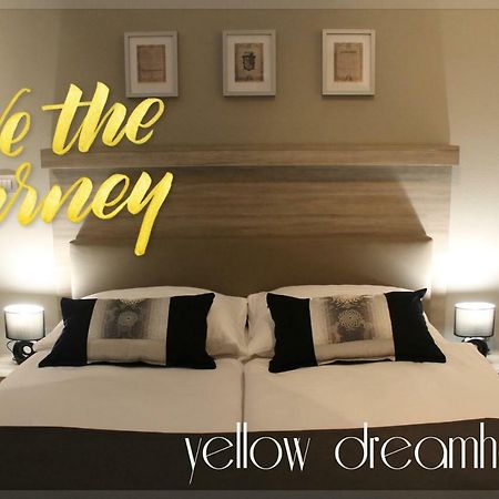 Yellow Dreamhouse Postojna Bagian luar foto