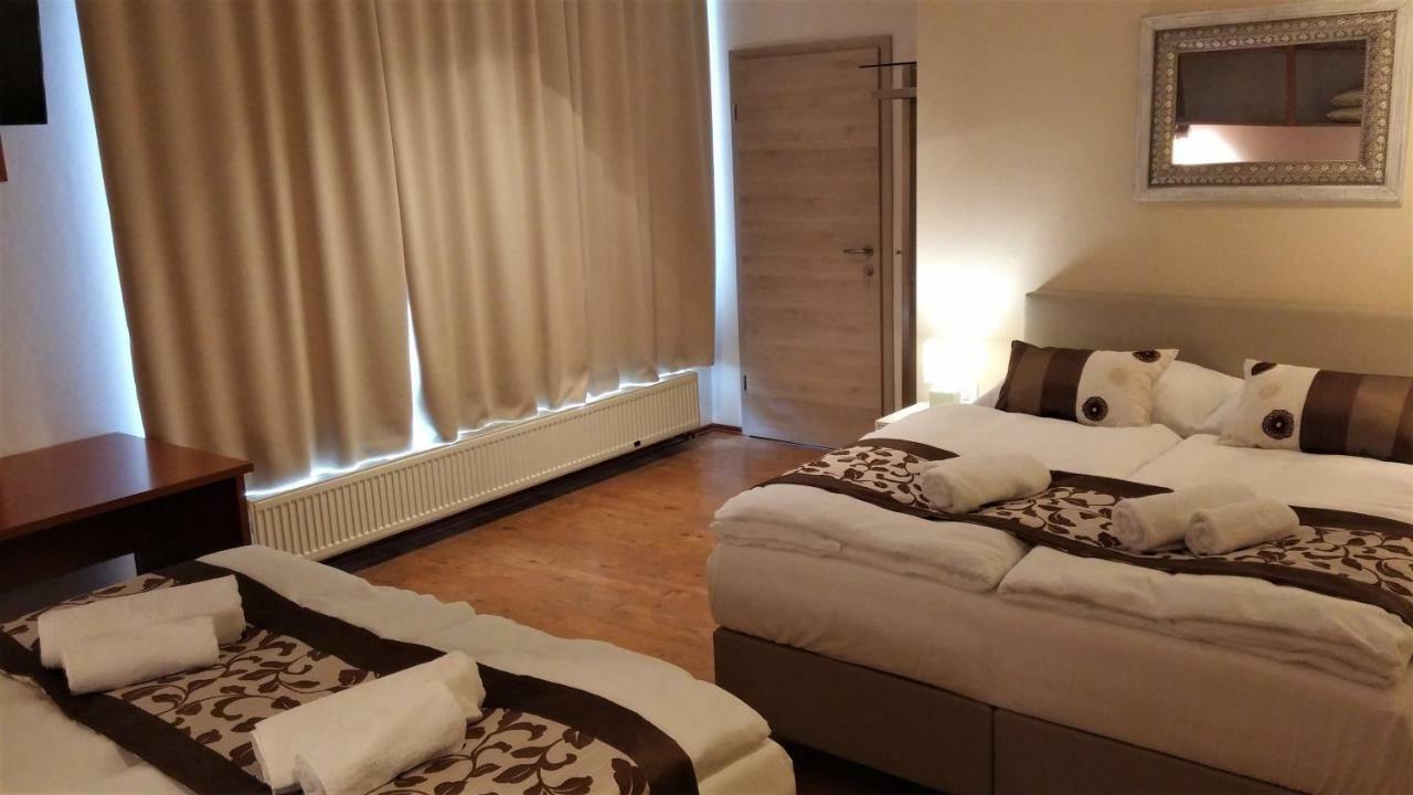 Yellow Dreamhouse Postojna Bagian luar foto