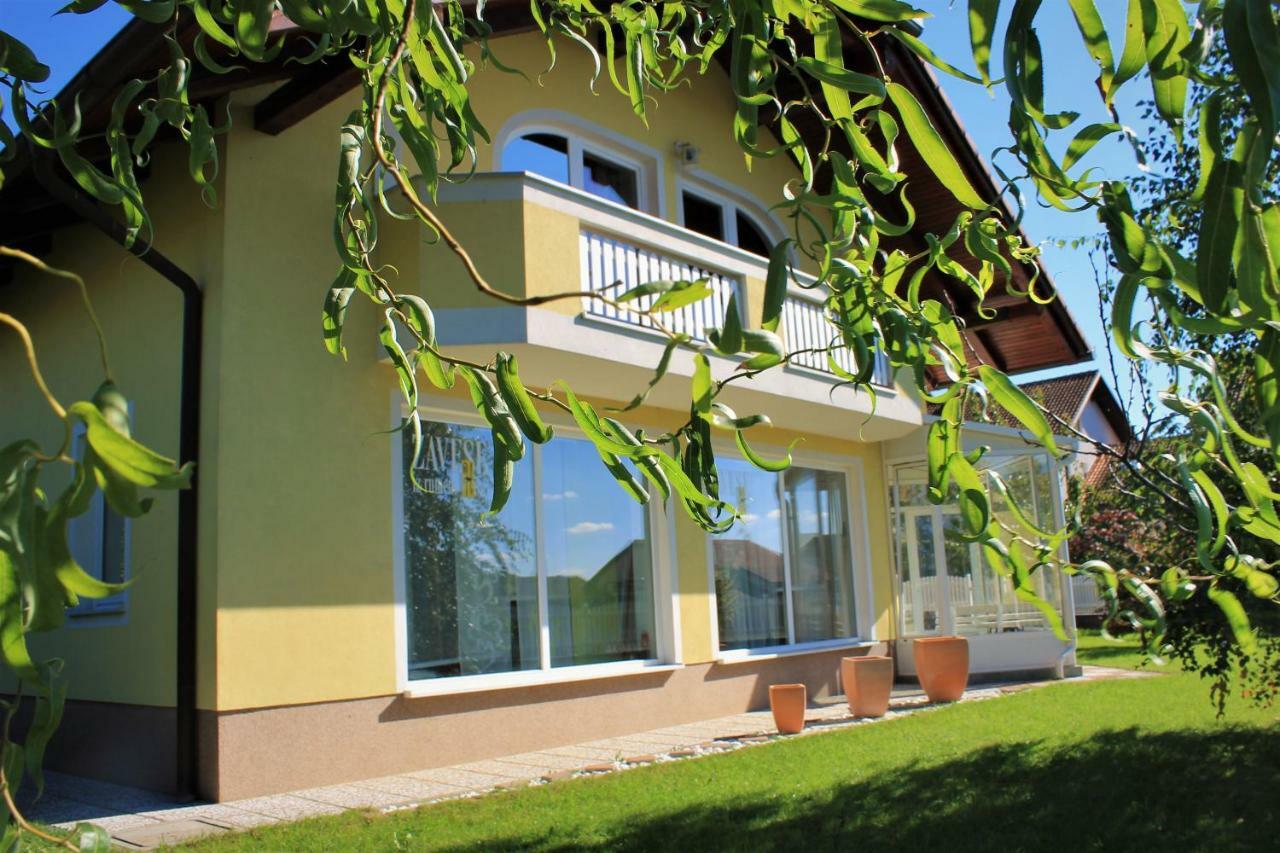 Yellow Dreamhouse Postojna Bagian luar foto