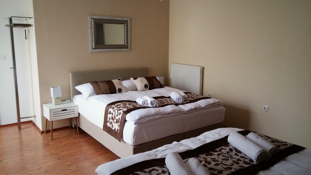 Yellow Dreamhouse Postojna Bagian luar foto