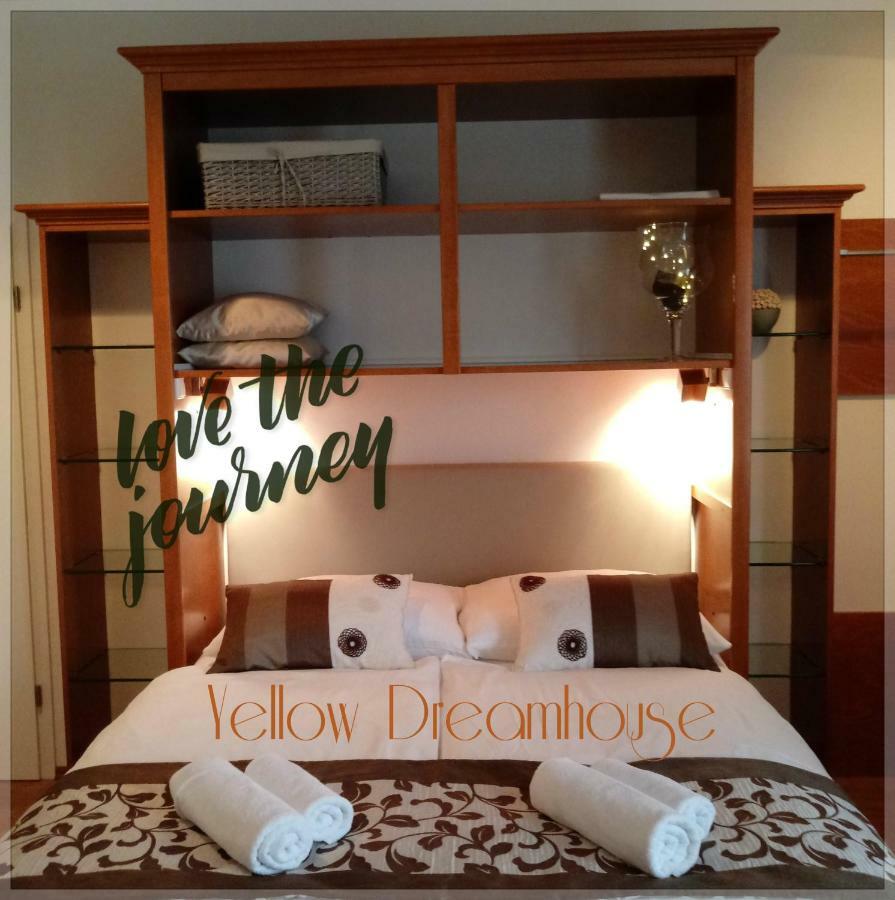 Yellow Dreamhouse Postojna Bagian luar foto